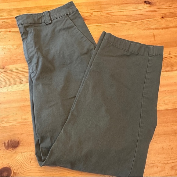 GAP straight up khaki in army green size 6 - Picture 4 of 6